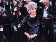 Phạm Băng Băng hóa 'thiên nga đen' ở thảm đỏ bế mạc Cannes