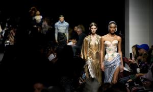 BST Jean Paul Gaultier Haute Couture Thu Đông 2023: Những nữ thần Hy Lạp kiêu hãnh