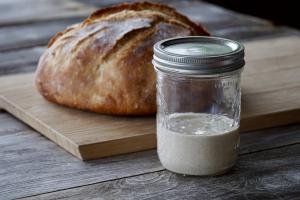 Hướng dẫn cách làm bánh mì tại nhà đơn giản không cần men nở và vất vả nhào bột