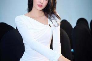 Á hậu Bùi Khánh Linh làm giám khảo casting show “Nguyện ước chốn thiêng”