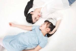 Con vừa vào lớp 1 đã có người yêu